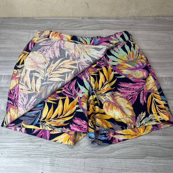 St. John’s Bay Linen Blend Wrap Skort Tropical Coastal Palm Leaf Women’s size 8 - Picture 3 of 11